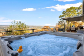 Magnificent Lake & City Views, Hot Tub